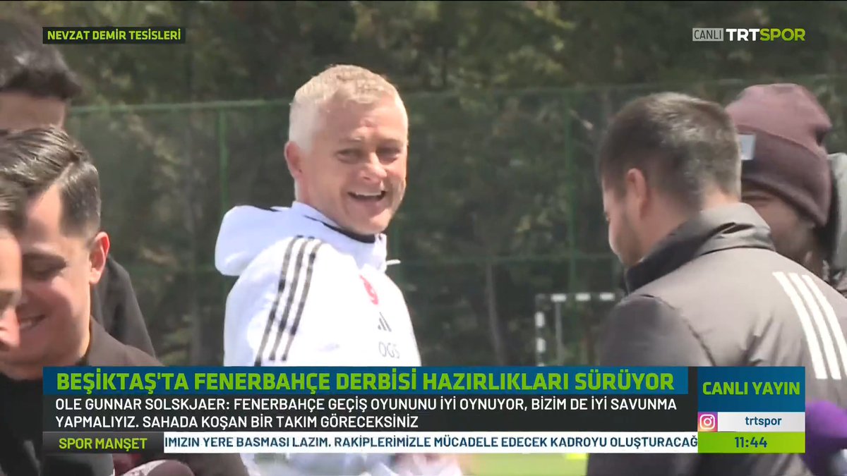 🎙️Manchester United döneminden hangi oyuncunun bu derbide oynamasını isterdiniz? 🗣️Ole Gunnar Solskjaer: “Roy Keane” 🗣️ Mustafa Karataş: "😂😂😂😂"