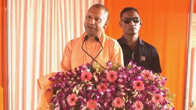 अभी एक नए एक्सप्रेस-वे का शुभारंभ होने जा रहा है, जो गोरखपुर से सिलचर तक जाने वाला है...