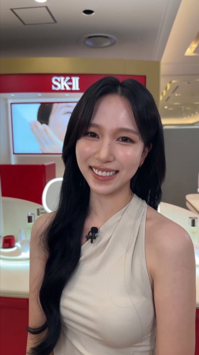 Mina did the SK-II live at Hankyu Umeda store in her hometown, the very same department store where she got scouted by JYPE all those years ago 🥹