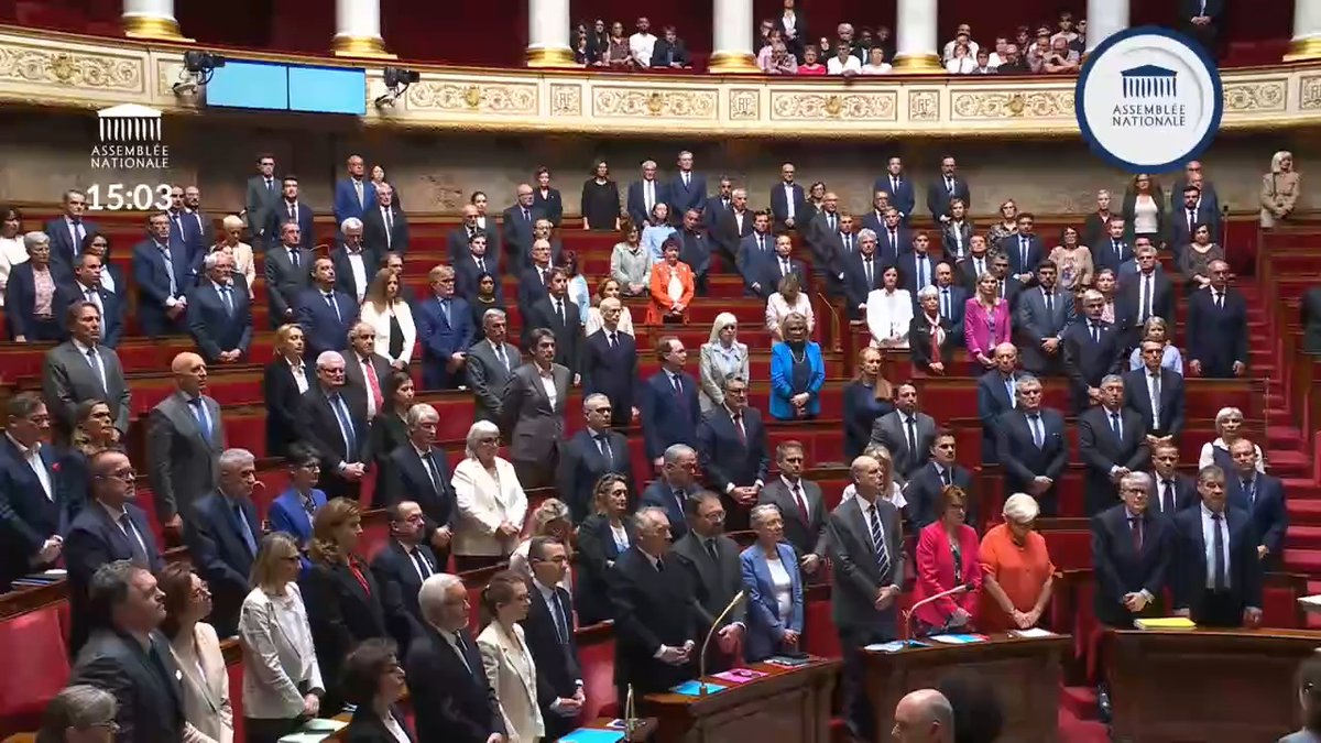 ⚫️ Les députés observent une minute de silence "en la mémoire d'Aboubakar Cissé, lâchement assassiné dans une mosquée du Gard" Yaël Braun-Pivet a adressé les condoléances de l'Assemblée à ses proches et sa solidarité avec "l'ensemble de nos compatriotes musulmans". #DirectAN #QAG