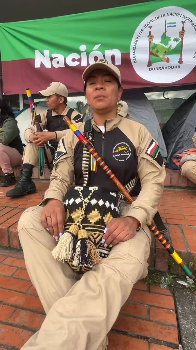 Dinora Niaza Embera Chamí quien pertenece al Resguardo Indígena Karmatarua en el Jardín Antioquia junto a su comunidad,son defensores de la madre tierra. Como parte de La Minga Indígena, son ellos quienes nos enseñan, que proteger el territorio, es proteger la vida misma. 🌎🌳🌱