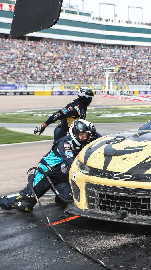 👀 Kevin Harvick looks at an eye-opening stat for Kyle Busch and the No. 8 team.