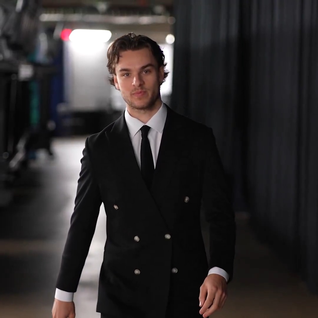 Only two players have tallied 𝙢𝙤𝙧𝙚 multi-goal playoff games before turning 22 years old than Wyatt Johnston (3) in NHL history: ▪️Sidney Crosby (4) ▪️Pierre Turgeon (4) #TexasHockey