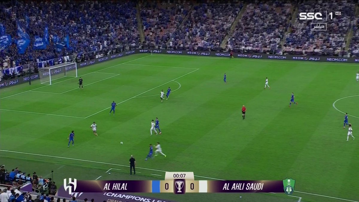 🚨 — بداية حمراء على لاعب الأهلي اليوسكي وحكم المباراة الأردني أدهم مخادمة لم يطرد اليوسكي!!