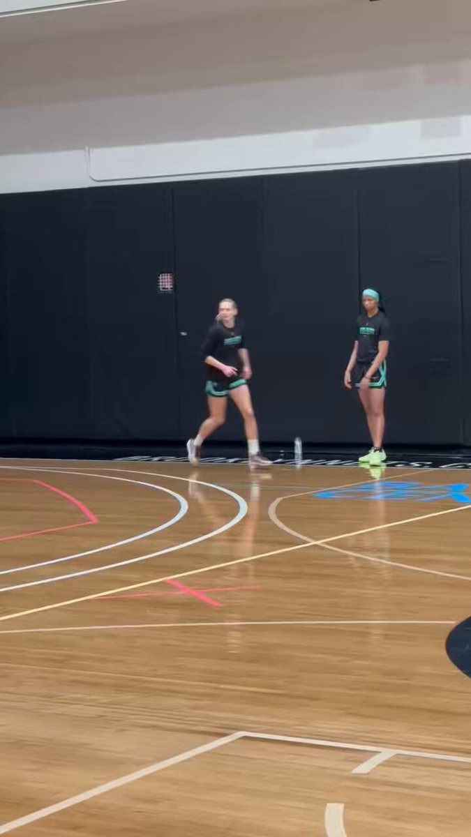 She’s baaaack! Marine Johannès’ first day of training camp!