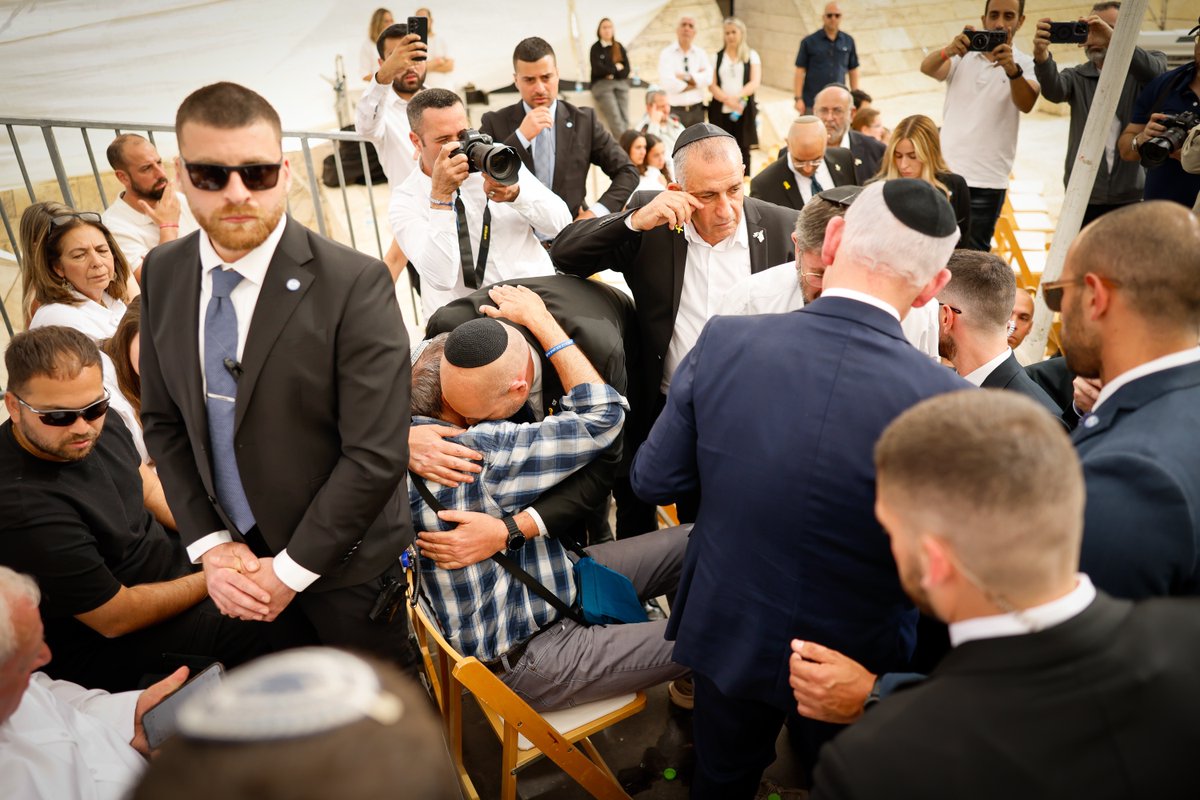 ברשותו של אברהם רווח, אביו של רס״ן דביר ציון רווח הי״ד, מ״פ בחטיבת הנח"ל שנפל בינואר השנה, אני מעלה את התפילה שכתב בנו הגיבור ואת דבריי מהטקס לזכר חללי מערכות ישראל >>>