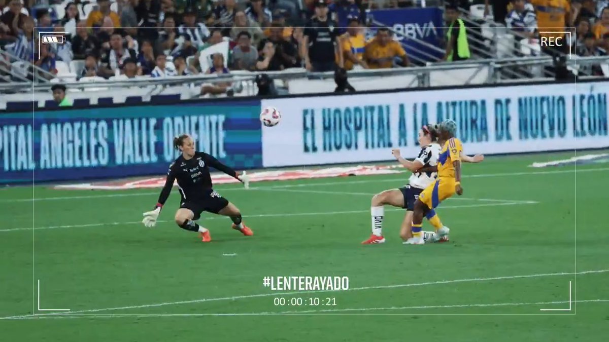 ¡El momento, la jugada! Es 𝐊𝐀𝐑𝐎𝐋 𝐁𝐄𝐑𝐍𝐀𝐋, señoras y señores. 🔥 ¡MA-GIS-TRAL, Karol Bernal! 😮‍💨