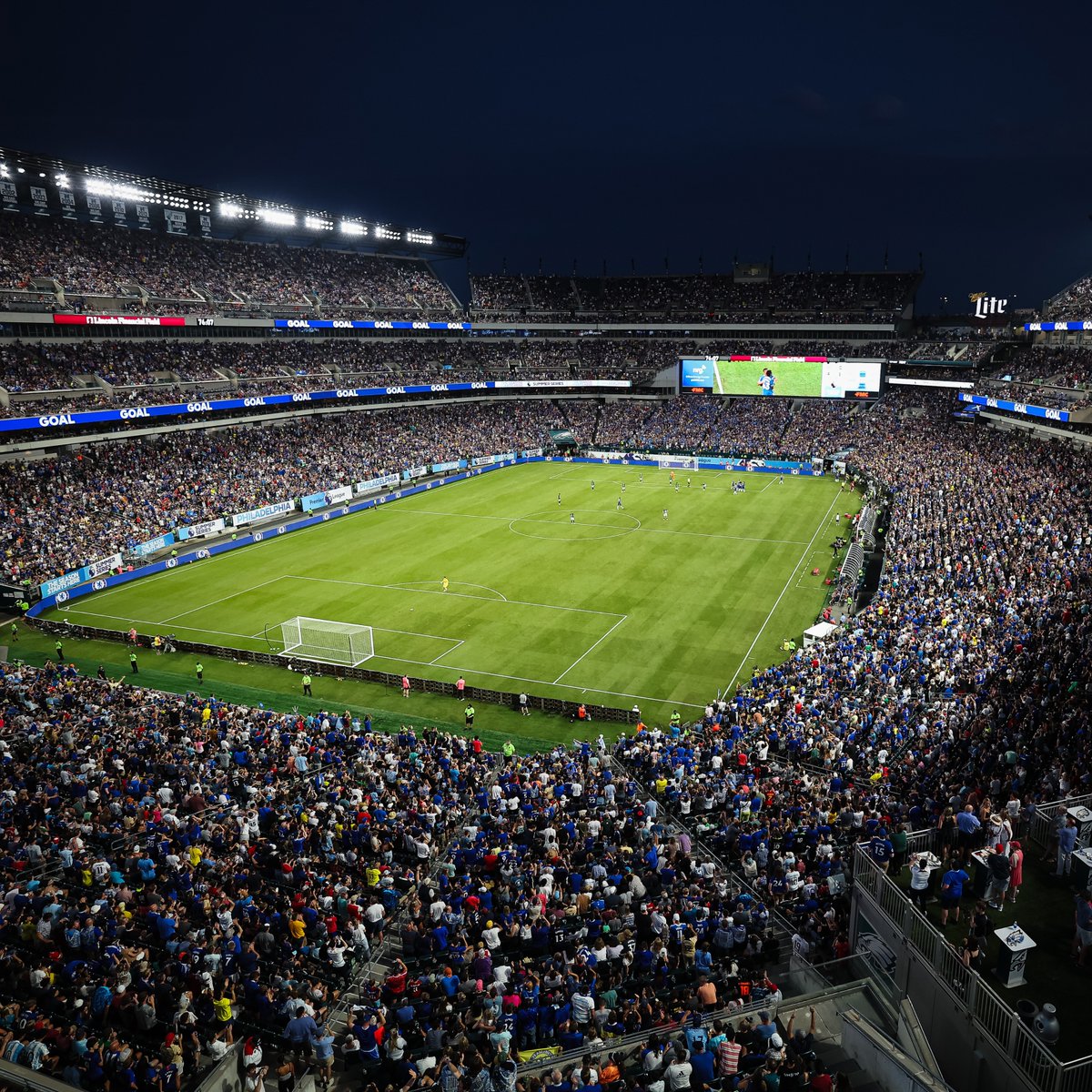 “They’re excited to have a world championship rolling into their town” 🤩 FIFA Chief Football Officer, Jill Ellis, on the passion of sports fans in the United States as supporters ready to welcome the FIFA Club World Cup! 🇺🇸