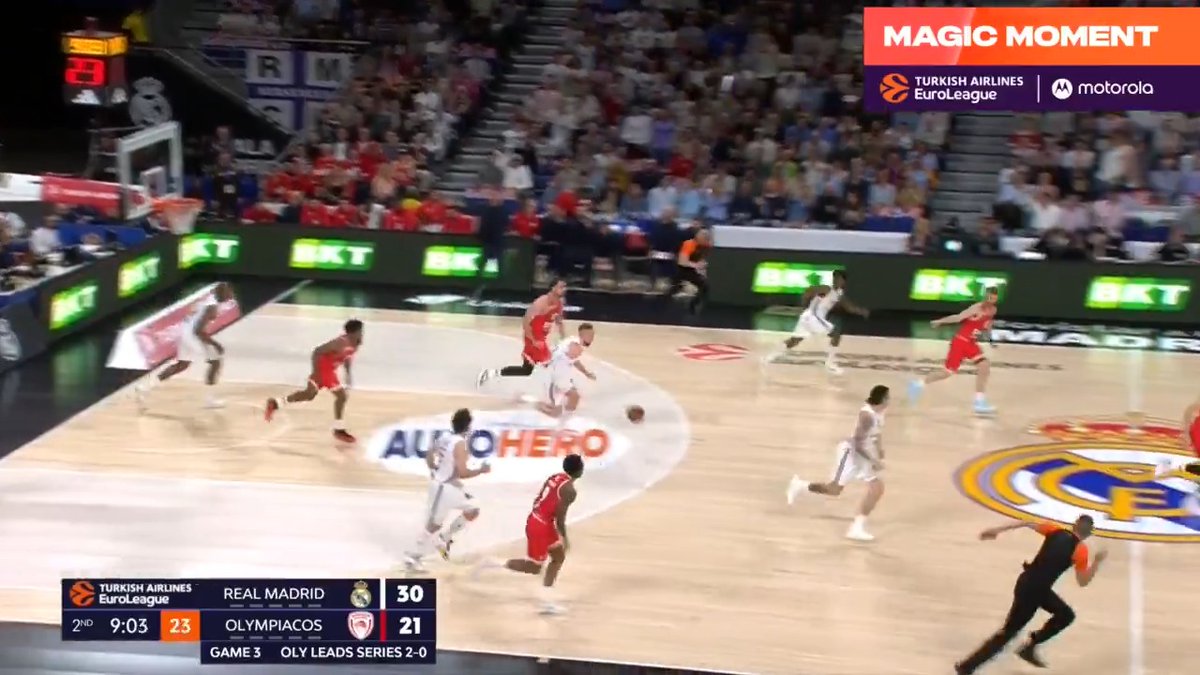 .Serge Ibaka protecting the paint 💪 #MotorolaMagicMoment I motorola