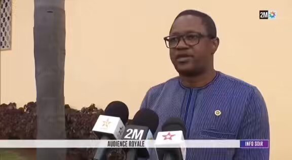 Le ministre des affaires étrangères Burkinabé Karamoko J.M Traoré 🇧🇫 après la rencontre avec Sidna Mohamed VI : J’ai été impressionné par 3 faits : - L’amour de sa Majesté pour l’Afrique 🌍 et les africains. - Sa parfaite connaissance 🧠 de nos pays. - Sa grande disponibilité à coconstruire avec ses frères africains de nouveaux rapports.
