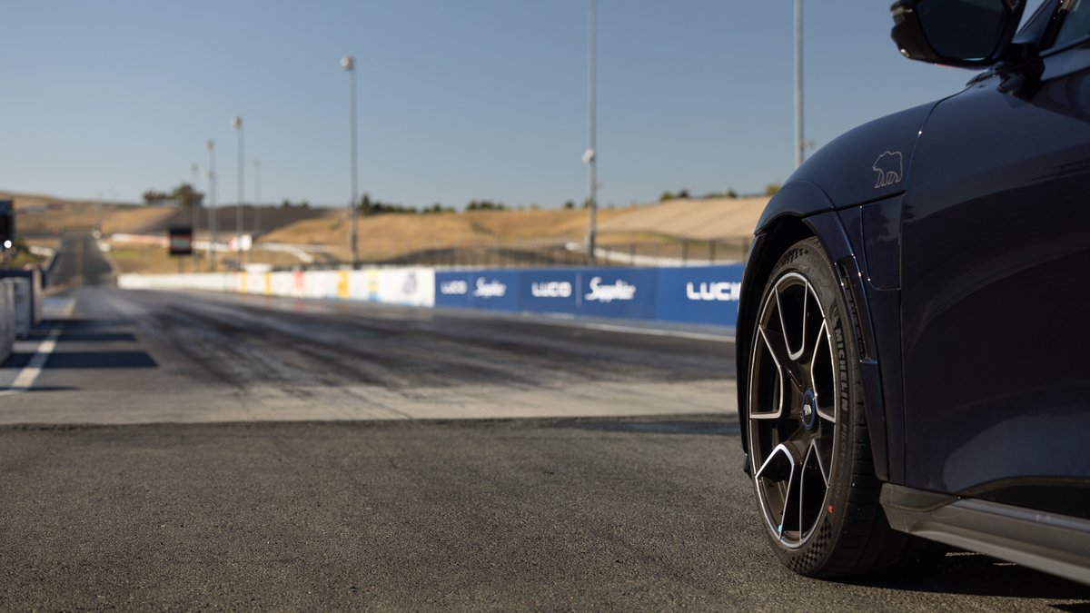 It takes the average person at least 2 seconds to read this line. ​ It only takes Lucid Air Sapphire 1.89 seconds to go from 0 to 60mph.
