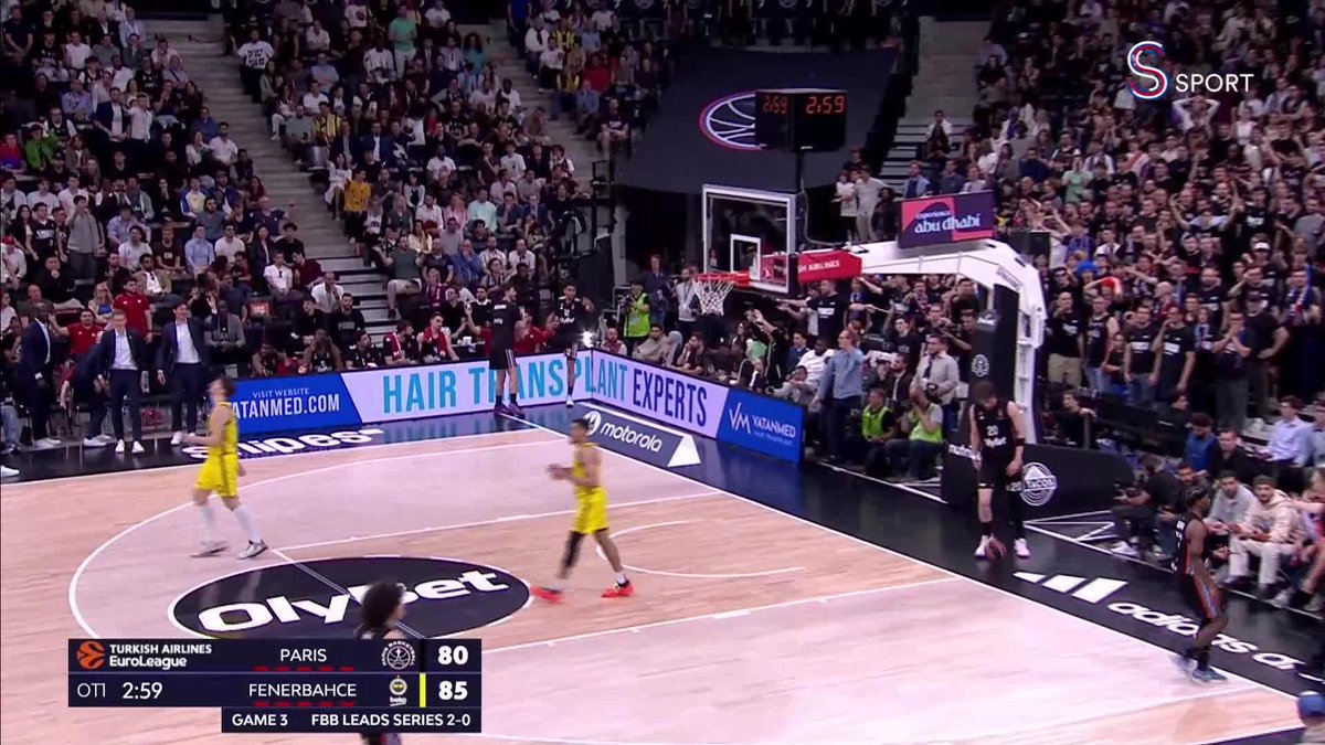 Tarık Biberovic, hakemin asistini değerlendiriyor! 🏀