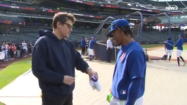 John Mayer and Francisco Lindor chat pregame at Citi Field