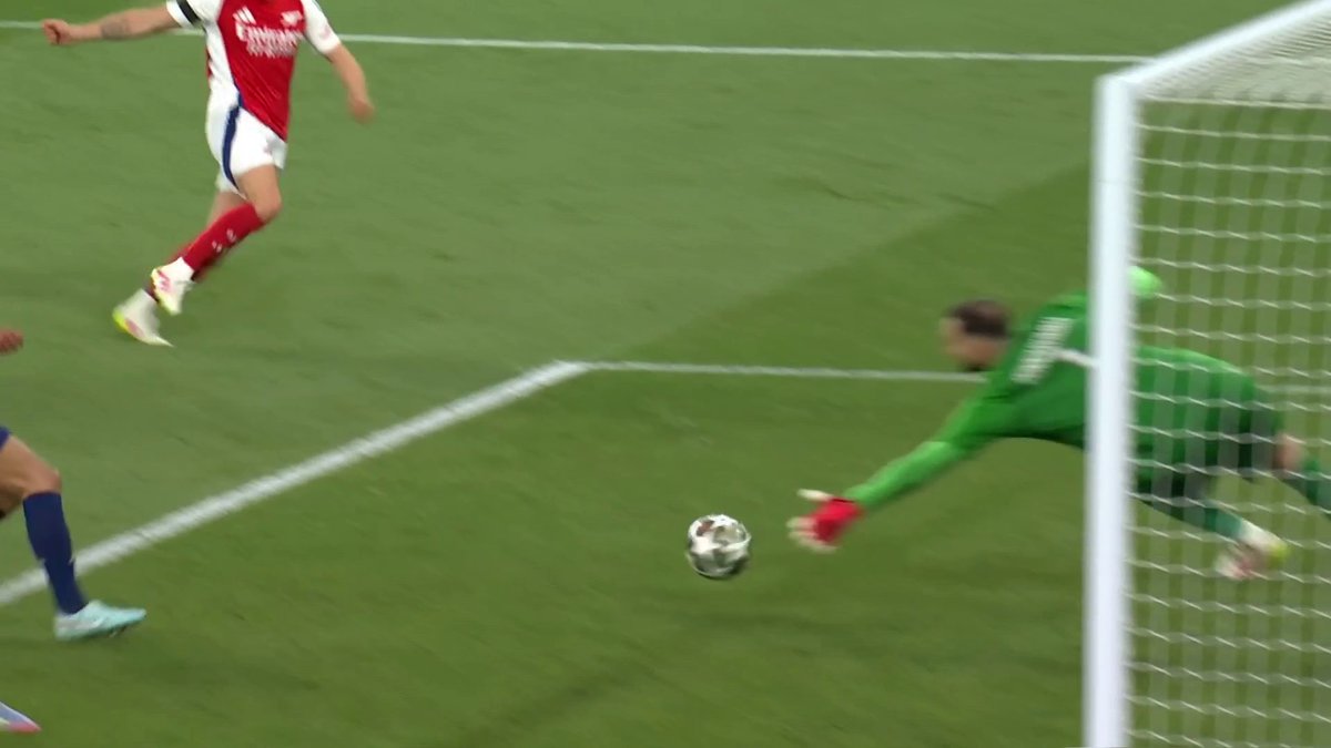 GIGI DONNARUMMA'S PERFORMANCE BY THE WAY! 👏 An incredible fingertip save here that kept his clean sheet safe, tipping Trossard's shot wide 🧤