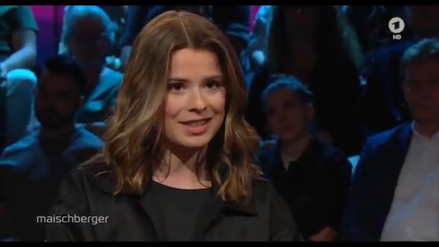 Beim #Klimaschutz gebe es in Deutschland derzeit keinen erhobenen Zeigefinger, sondern eher einen Mittelfinger, so Klimaschutzaktivistin Luisa Neubauer (Fridays for Future Germany). Beim Blick auf den #Koalitionsvertrag habe sie in Sachen Klima „große Fragen”. #maischberger Das Erste