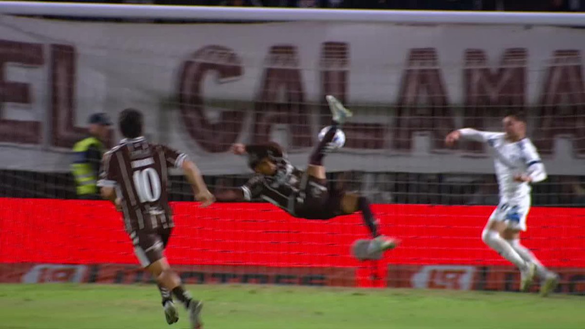 #ParaguayosPorElMundo Ronaldo Martínez Ronaldo Martinez 9 anotó para Club Atlético Platense, que venció 2-1 a Club Atlético Talleres en la Primera División de Argentina.