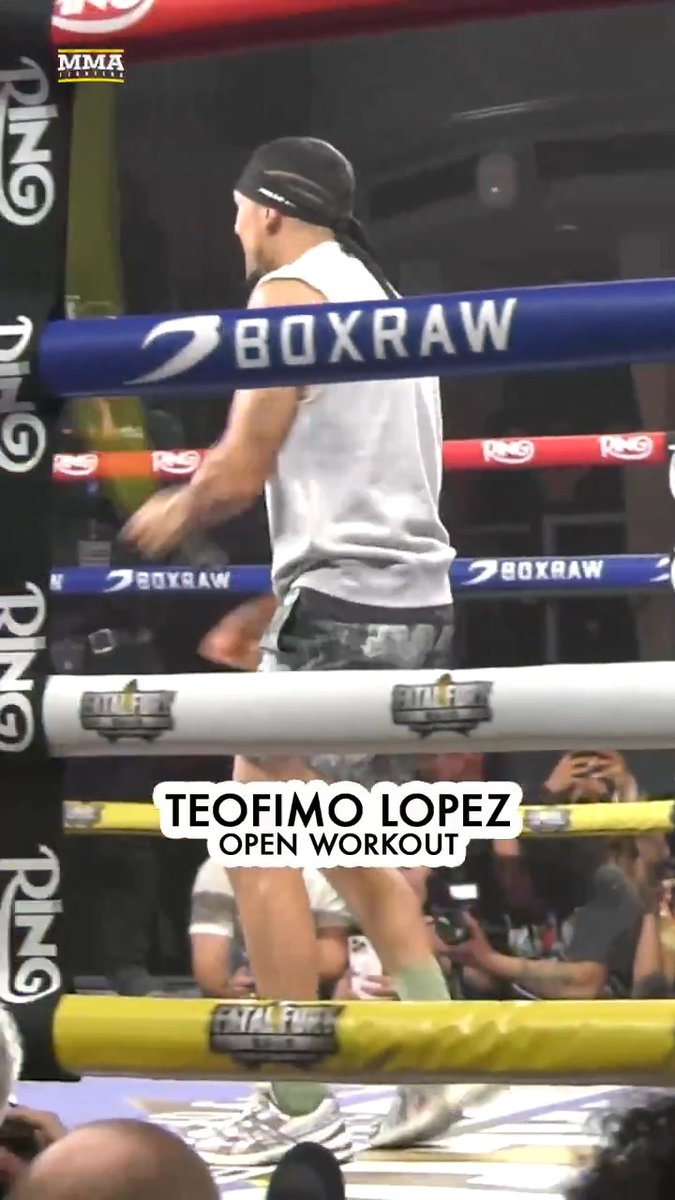 Teofimo Lopez jumps rope and cracks some pads at The Ring's Fatal Fury open workouts in New York City (via José Youngs)