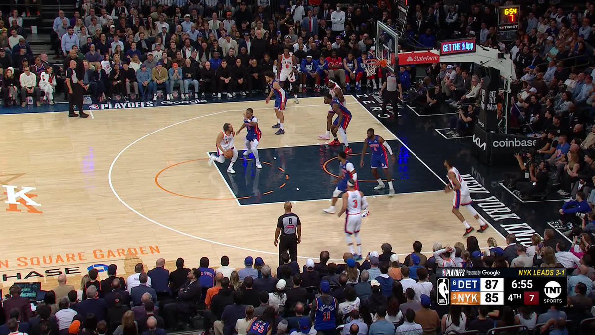 Bucket AND the foul for Brunson 😤