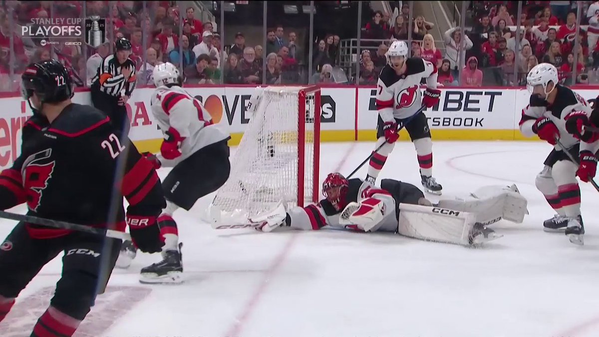 Jacob Markstrom with a couple of HUGE stops to keep the x – New Jersey Devils' season alive! 🧱 #StanleyCup 🇺🇸: NHLonTNT (TBS) & Sports on Max ➡️ 🇨🇦: Sportsnet or stream on Sportsnet+ ➡️