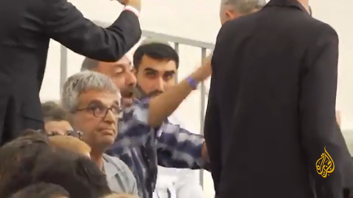 " لا تتحدث عن ابني، أنتم لا تستحقون أن تكونوا مسؤولين".. والد أحد الجنود الإسرائيليين القتلى في شمال #غزة يهاجم رئيس الكنيست "إيلي أوحنا" #الأخبار #حرب_غزة