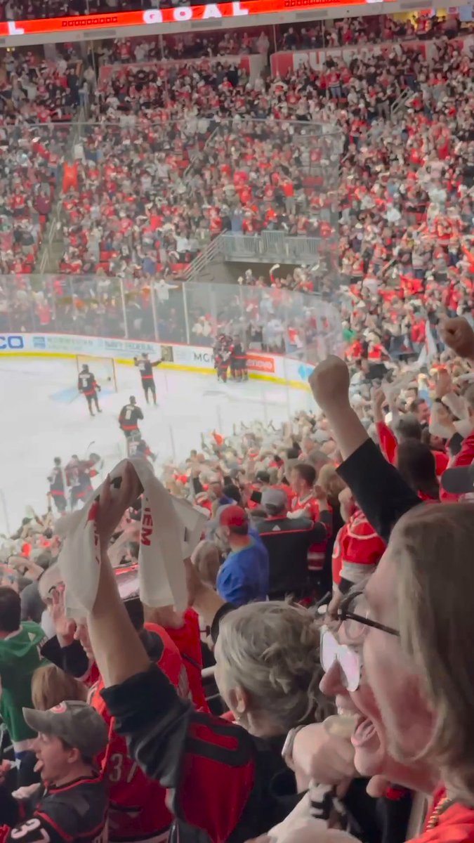 A double OT winner at home to send your team to the Second Round... What a moment for Sebastian Aho. ๐ #StanleyCup