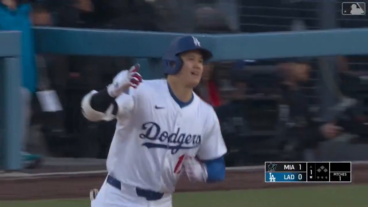 【 #ドジャース 】#大谷翔平 初回、初球先頭打者ホームラン💣 CY賞投手のアルカンタラの1球目を迷いなく振り抜いた1発は、ライトへの第7号ホームランとなりました💥 #日本人選手情報
