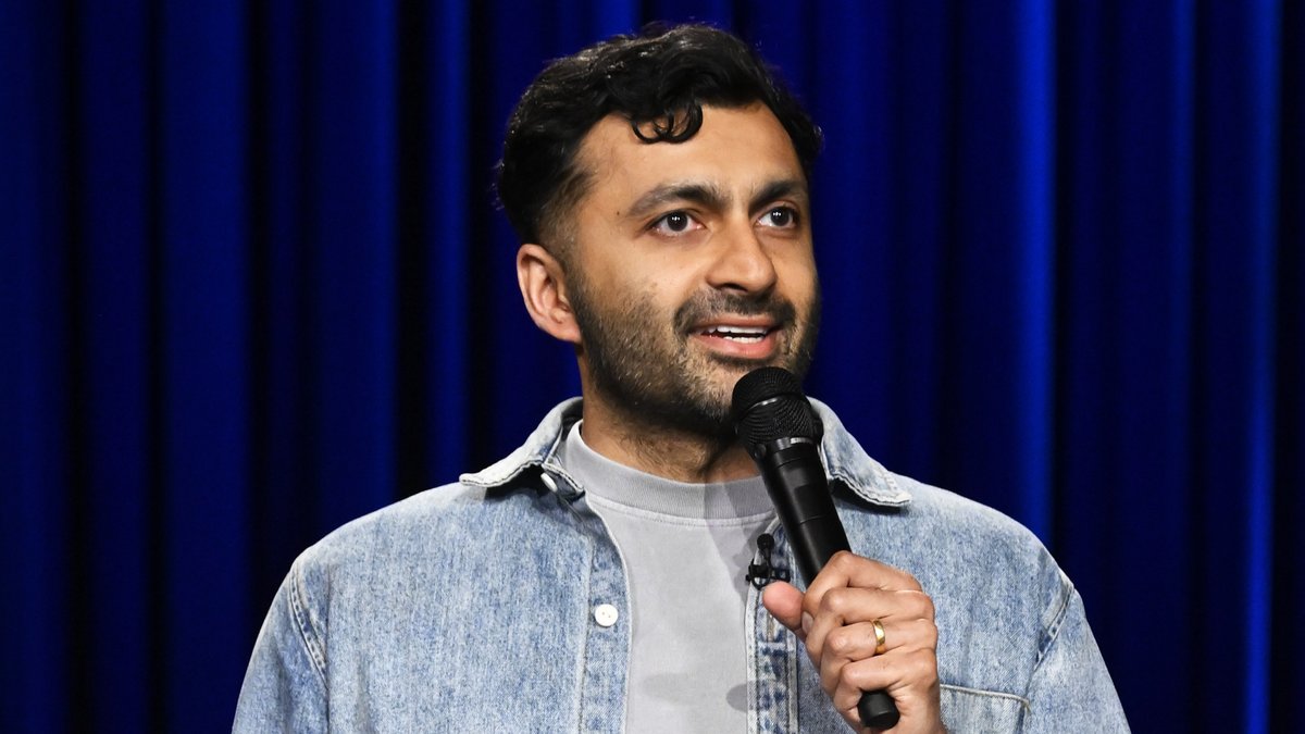 .Nimesh Patel thinks there’s no better place to pass out then at one of his shows 🤣 #FallonTonight #StandUp