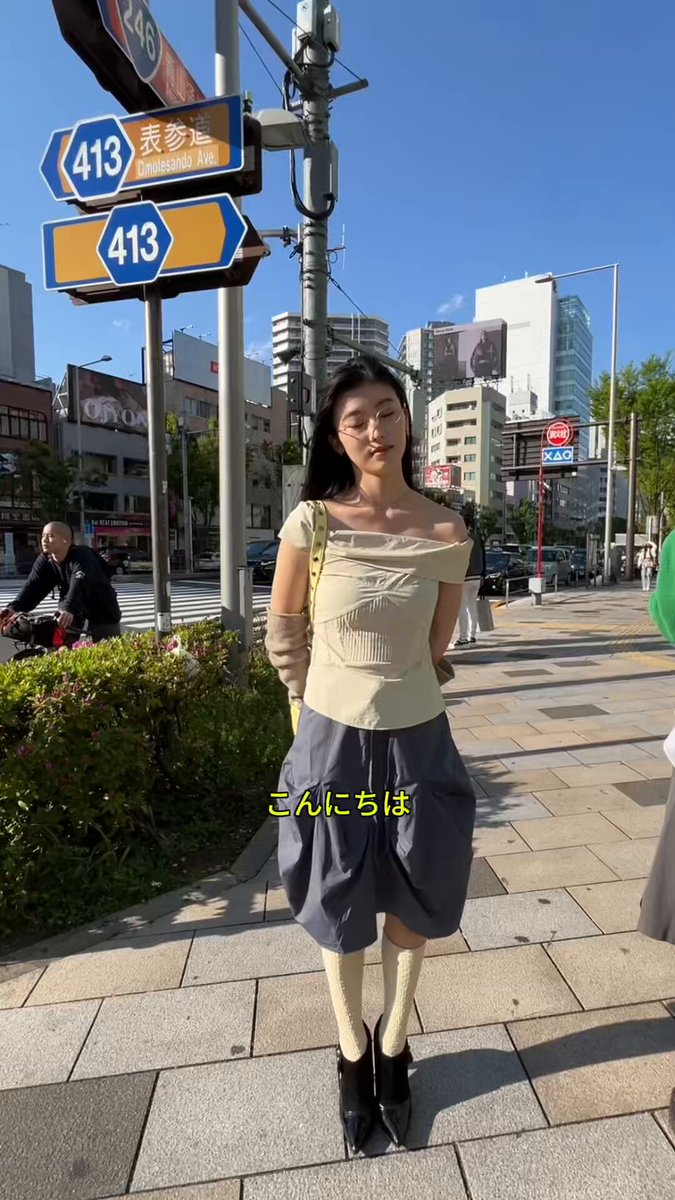 小川李奈／俳優 洗練された街並みと様々なブランドの路面店が立ち並ぶ大人の街・表参道で、俳優の小川李奈をキャッチ📸 トップス／#SINOON スカート／#TYPESERVICE バッグ／#ILLIGO #droptokyo #fashion #streetsnap #ストリートスナップ #MUSINSASTYLEGPS #MUSINSA #MUSINSAJAPAN #ムシンサ #シヌーン #タイプサービス #イリゴ #pr