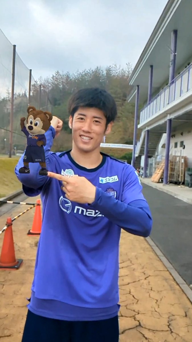 #JマスコットARチャレンジ サンフレッチェ広島 選手・スタッフ部門のエントリー作品✨️ 「はやとにーちゃん」と慕う荒木隼人選手とのYAVAY共演! ペット(?)として一緒にいたいというサンチェの願望が溢れた動画です🐻 この投稿をRPで2ポイント、いいねで1ポイント!🏆️ 特設ページ⏬️