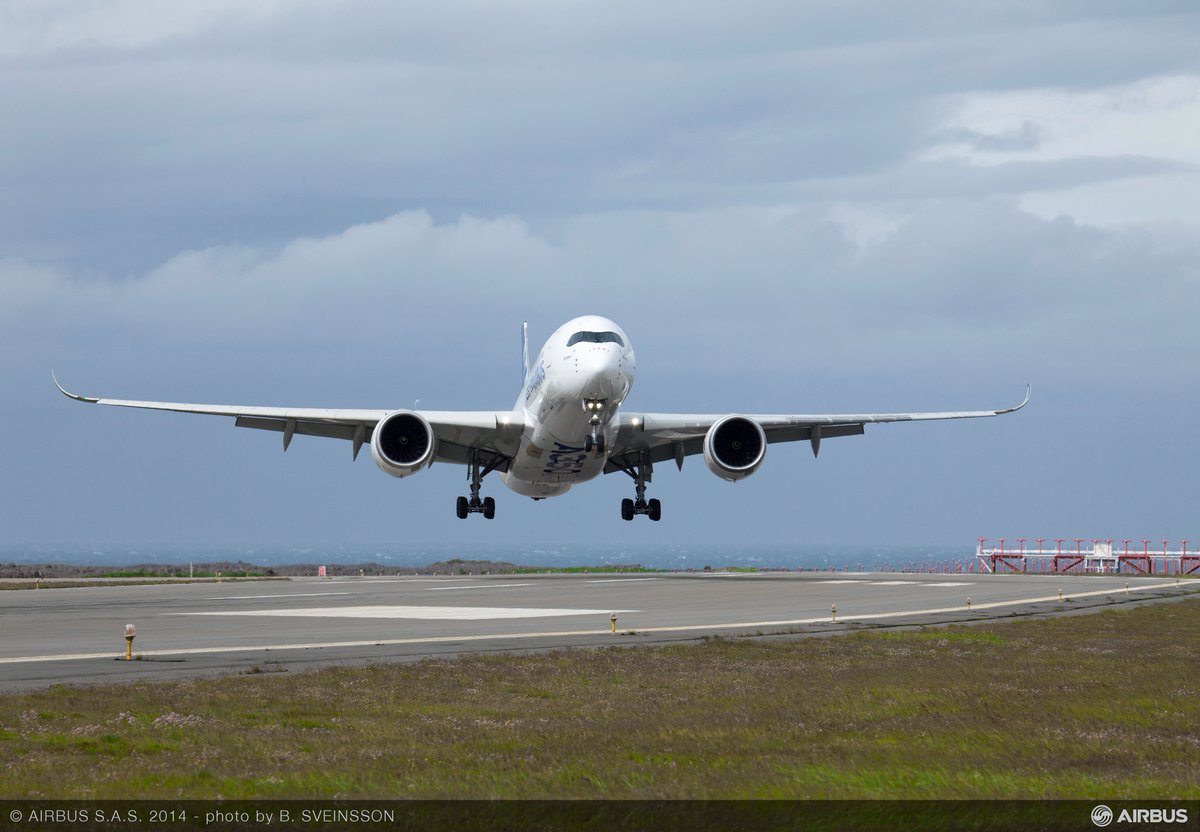 旅客機の横風離着陸について、もっと詳しく知りたい方にはAirbusの動画を。シミュレーターを使ってコックピットからどう見えるかも説明してます。
