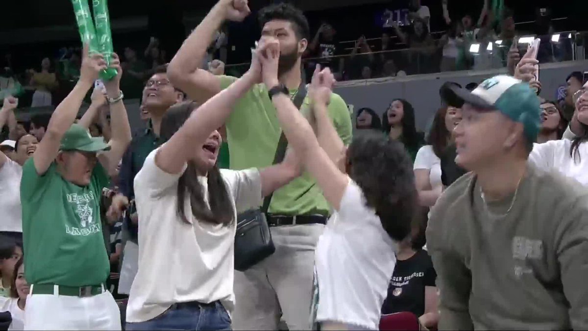BUILDING THE TAFT-EST TOWERS 🙌 The DLSU Lady Spikers took over the net with dominant blocks in the fourth set, seizing control against the UST Golden Tigresses in the Playoff for No. 2 of the UAAP Season 87 women’s volleyball tournament! #UAAPSeason87 #StrongerBetterTogether