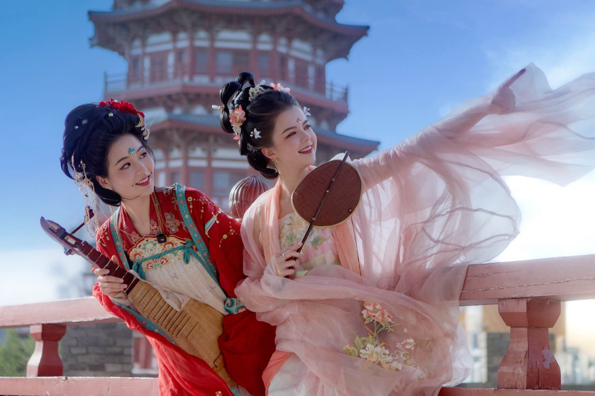 Ever heard of #Luoyang, China's ancient capital of 13 dynasties? Follow us on a brand new #PKUVlog series "Journey to Your Hometown", where #InternationalStudents at #PekingUniversity travel with their Chinese friends to discover ancient stories, modern twists, and all the in-between in just a weekend. Join Ines, a #PKU Chinese Language Program student from the #UniversityofCambridge, and her PKU Ph.D. friend Shen Yanran on a 48-hour journey through history, innovation, and unforgettable local flavors.⏳🍜🏛️ Let's go to #洛阳! #JourneyToYourHometown #Vlog #48HourTravel #CulturalExchange #BeiDa #StudyatPKU #StudyinChina #北京大学 #PKUers #Pekingers