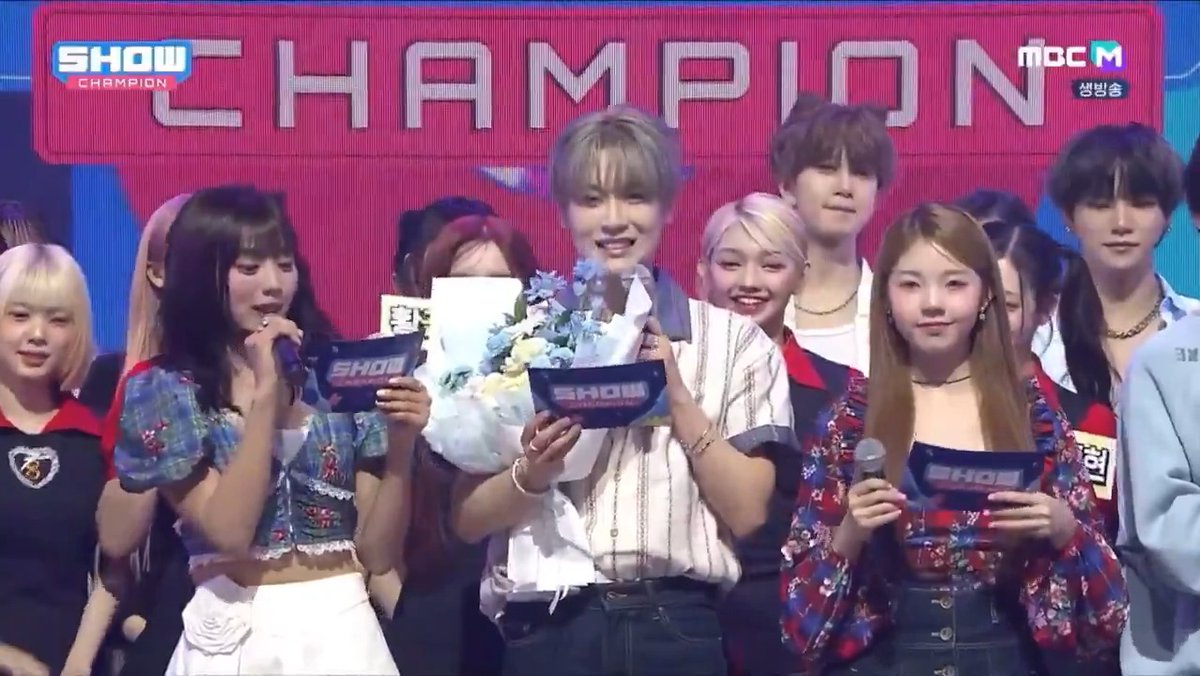 Thank you, KEUM, for 1 year and 2 months as an incredible MC on Show Champion! Your charm will be missed. 💕 Thanks to special MCs Jin Hyeonju &amp; Oh Yoona for doing an amazing job today! 🌟 #MC금_수고했어요 #KEUM #금동현 #EPEX #이펙스 #MC_HYEONJU #MC_YOONA #UNIS #유니스
