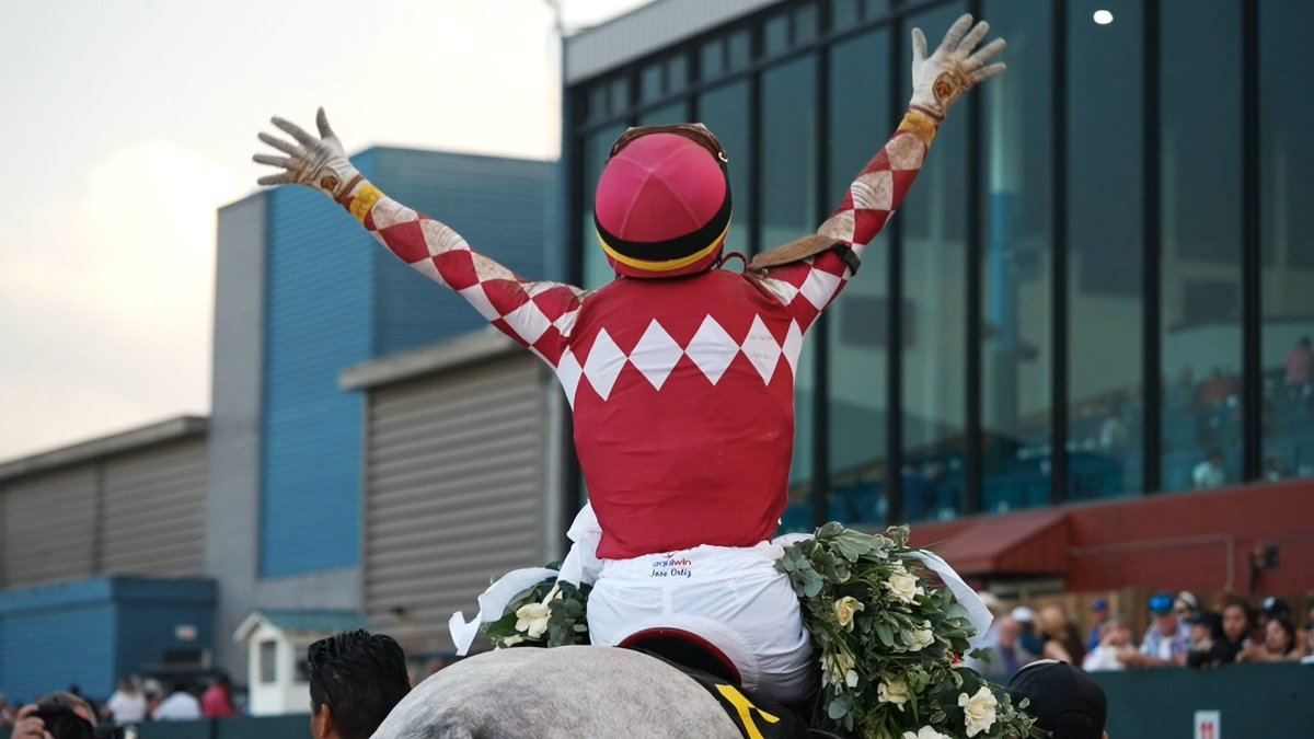 Jose Ortiz reunites with Sandman in the Arkansas Derby! 🌹