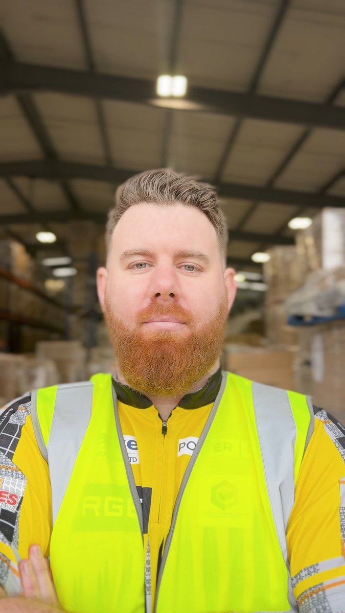 Some special help was needed today - step up Scott Williams 🐝 Safe to say Scott is a world class darts player...and it should probably stay that way... #TeamTarget #AprilDrop24