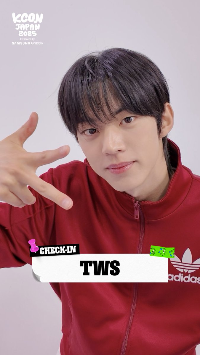 [#KCONJAPAN2025] #TWS CHECK-IN TWSへ向けたKCONerと42の待ちつづけた時間が ずっと退屈だったけど 今じゃ(それさえ) Yeah 毎日ドキドキしてるんだ💙 TWSと一緒にDREAM STAGEに立つのって素敵じゃない？ - 𝑇𝑜𝑜 𝑐𝑢𝑡𝑒 𝑡𝑜 𝑝𝑎𝑠𝑠 𝑢𝑝! KCON OFFICIAL MD 🛍️ - My own special luck at KCON ONLINE KUJI 🍀 - GENERAL SALE 🎟 🔗 TICKET INFO - The Fastest Way to Meet Your Fav Artists KCON FAST PASS 🎫 - ✅ For more information about KCON, visit Mnet Plus APP / ! - KCON JAPAN 2025 MAY 9-11 Makuhari Messe Let's #KCON