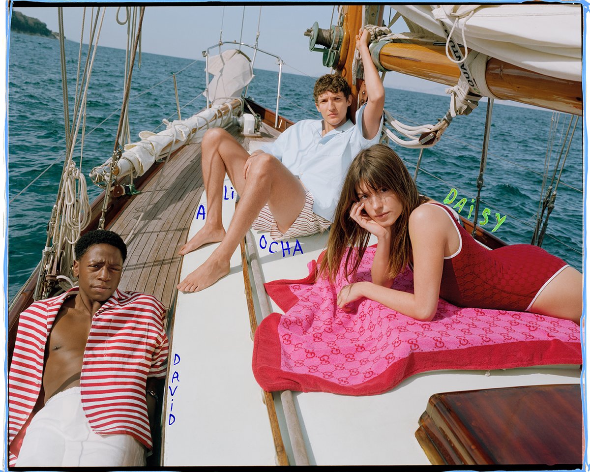 The new #GucciLido campaign, featuring Daisy Edgar-Jones, David Jonsson, and #AliochaSchneider, becomes a living tableau as friends gather by the sea, where the usual pace of life gives way to something grounded, yet full of possibility. Artistic Director: Riccardo Zanola Director: rubberband. (Jason Sondock & Simon Davis) Stylist: Virginie Benarroch Music: 'And Birds Are Still …, Op. 72' by Takashi Yoshimatsu © Chandos Music Limited World, Japan Arts for Japan only Licensed courtesy of Chandos Records #DaisyEdgarJones #DavidJonsson