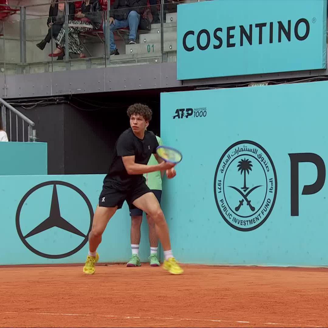 From out of nowhere 😲 Take a bow, Ben Shelton! #MMOpen