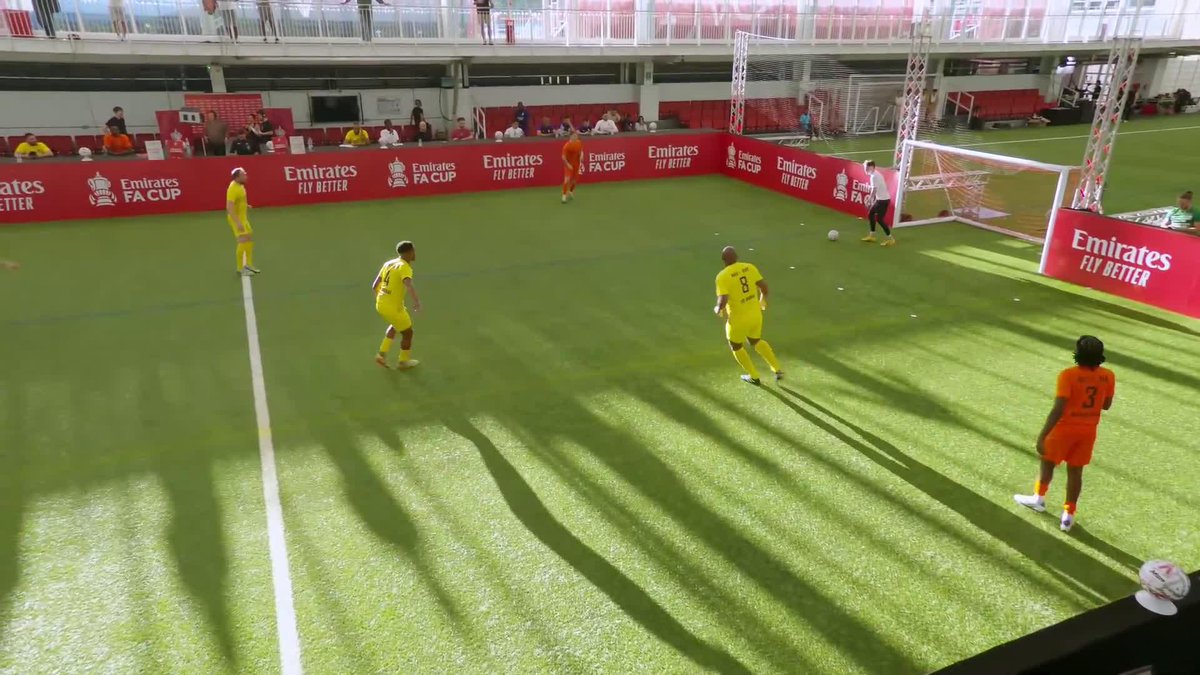 Connor Walker or Zlatan Ibrahimovic? ๐ #Emirates5s