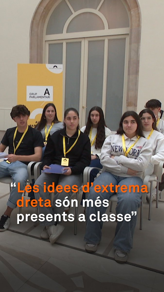 “La gent diu coses que fan molta por.” Les idees d’extrema dreta cada cop són més presents a l'aula, segons constaten estudis i professorat. Amb missatges antifeministes i xenòfobs, han entrat al mòbil dels nois joves, el grup que se situa més a la dreta