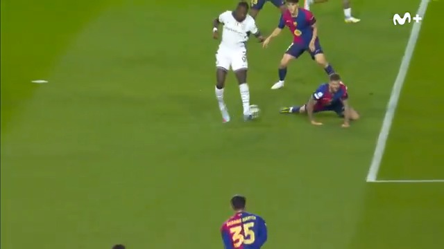 😱 BUF, el TACONAZO de Thuram. El Inter se adelanta con este golazo en el segundo 30 de partido. #UCL #LaCasaDelFútbol