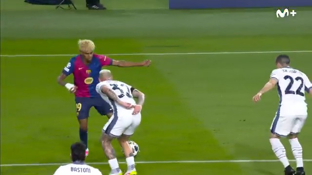BALONES A ÉL. 😱 Lamine Yamal. #UCL #LaCasaDelFútbol