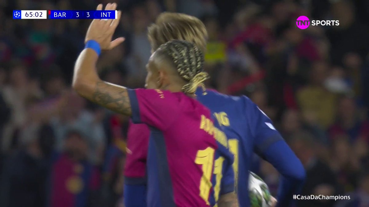 A PAULADA do Raphinha para fazer Barcelona 3x3 Inter de Milão. 🎥 TNT Sports BR