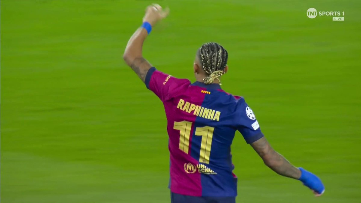 Barcelona equalise AGAIN after going behind just two minutes before 😮 Raphinha fires a rocket from distance, which deflects off Yann Sommer's back after hitting the crossbar 🚀 📺 TNT Sports &amp; discovery+ UK
