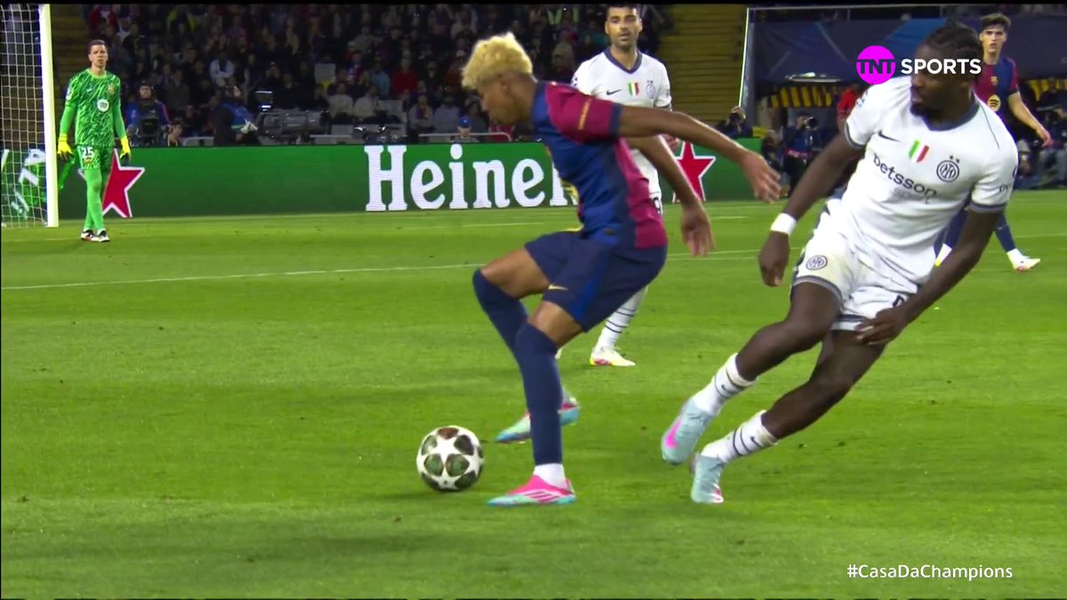 LAMINE YAMAL É LISO DEMAIS! 👏⚡ TÁ DIFÍCIL DE PARAR O GAROTO, NÉ, INTER?! 👀 ⚠️ Barcelona x Inter AO VIVO E EXCLUSIVO na TNT™ Brasil e na @streammaxbr ( #CasaDaChampions