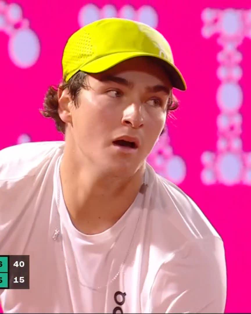 Upset sealed ✉️ Jesper De Jong ousts No. 8 seed Fonseca 6-2, 7-5 #ATPChallenger | Millennium #EstorilOpen