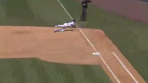 A diving play from Kiké to end the game!