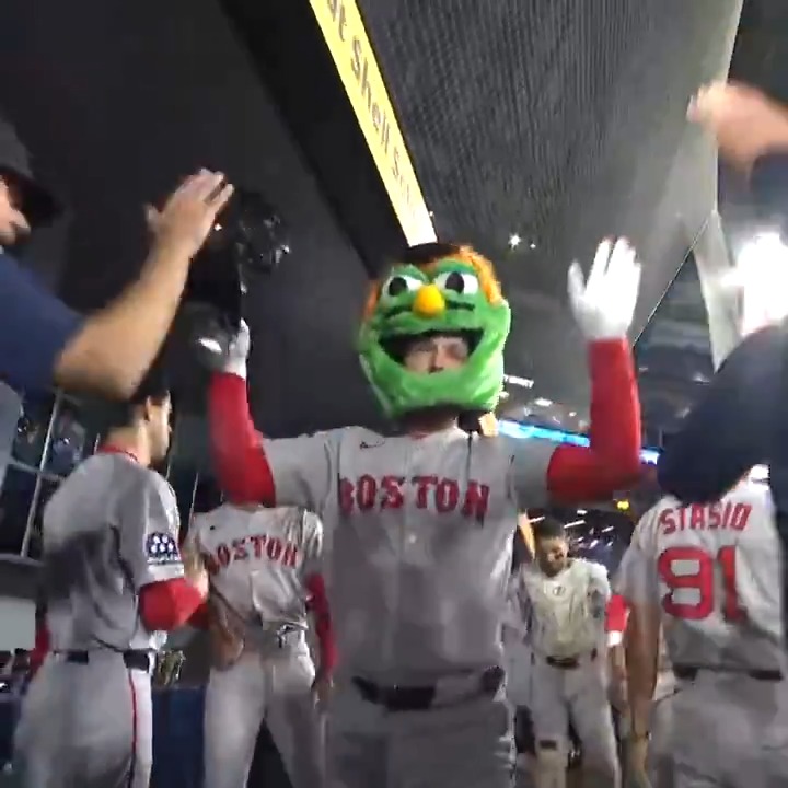 Breggy extends his hitting streak to 10 games with this BOMB!