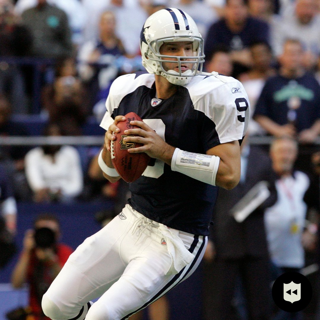 Wayback Wednesday (2006) ⏪️ Tony Romo threw five touchdown passes against the Tampa Bay Buccaneers. Romo had a 148.9 passer rating, throwing for 306 yards.