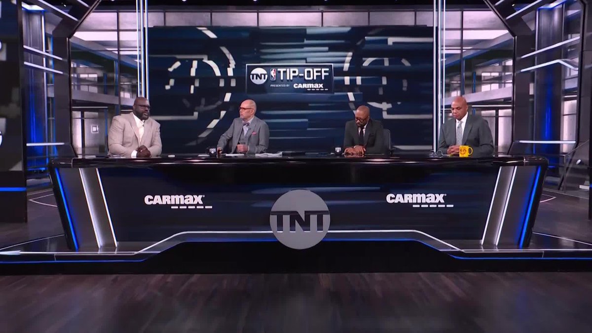 "Might as well pack up and get ready for next year" 😯 Shaq &amp; Chuck look at the Lakers' must-win game tonight